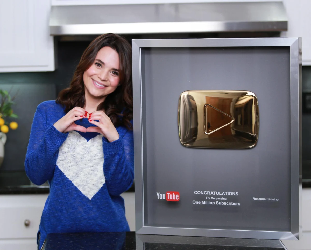 gold youtube button
